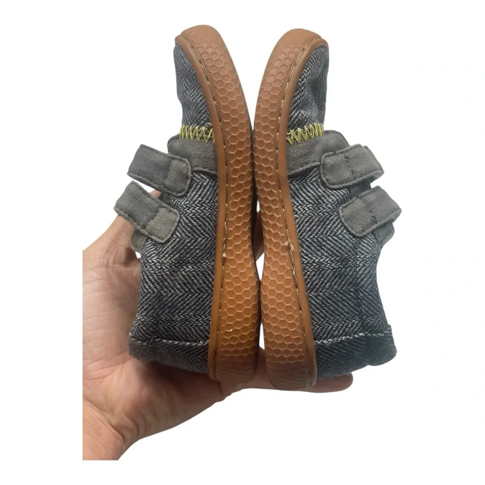 Livie & Luca Gray Herringbone Kids Sneakers with velcro straps Size: 7 - Picture 7 of 9